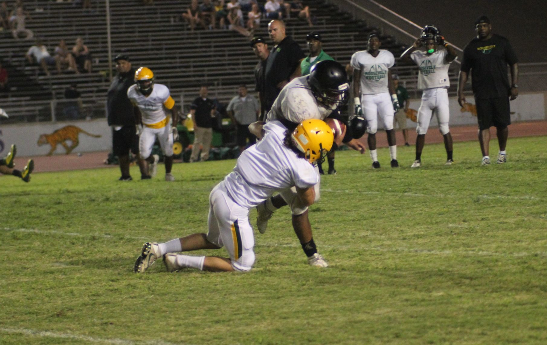 Kingsburg, Selma compete in scrimmages